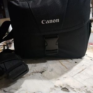Canon rebel t6 Camera and bag w accessories